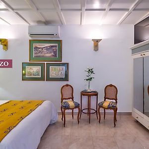 Standard Zimmer mit Kingsize-Bett